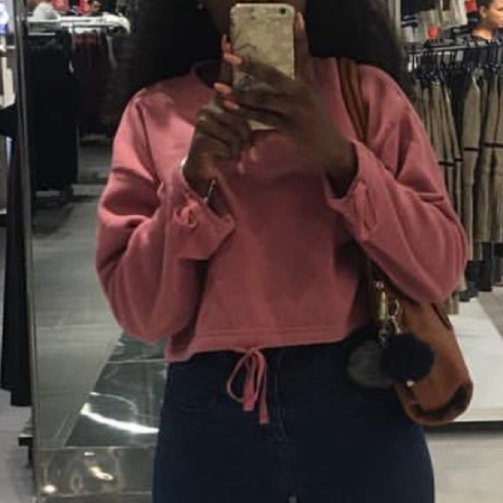Cropped sweater, ( Size:Small but can fit Medium)